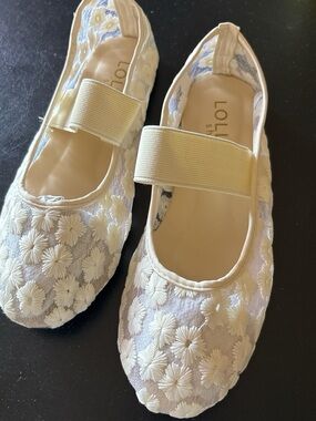 Cream Floral  Flats with Elastic Strap size 6.5 women Brand new